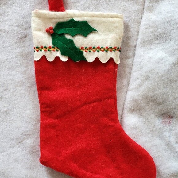Vintage 1980s Christmas Classic Felt Stockings Red, green and gold Rickrack Trim - Picture 4 of 7